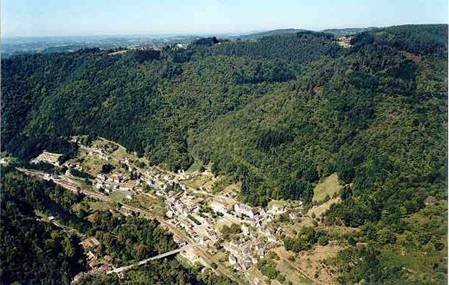 Vue aérienne de Laval de Cère